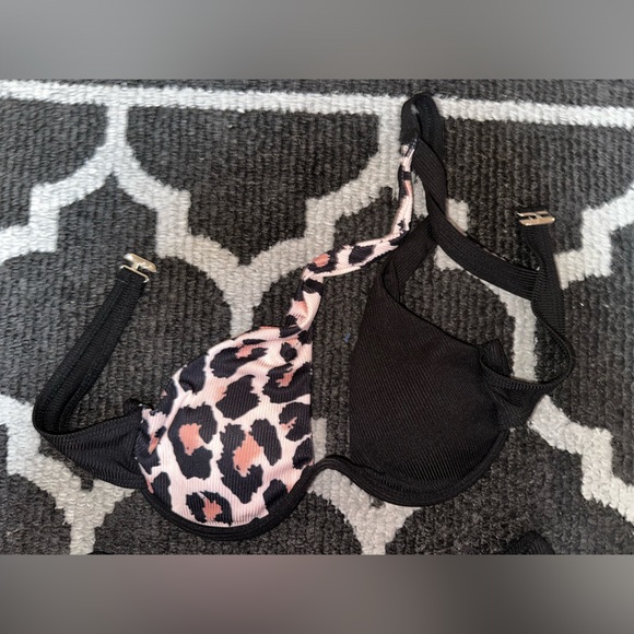 Cheetah print and black bikini set - Picture 9 of 9